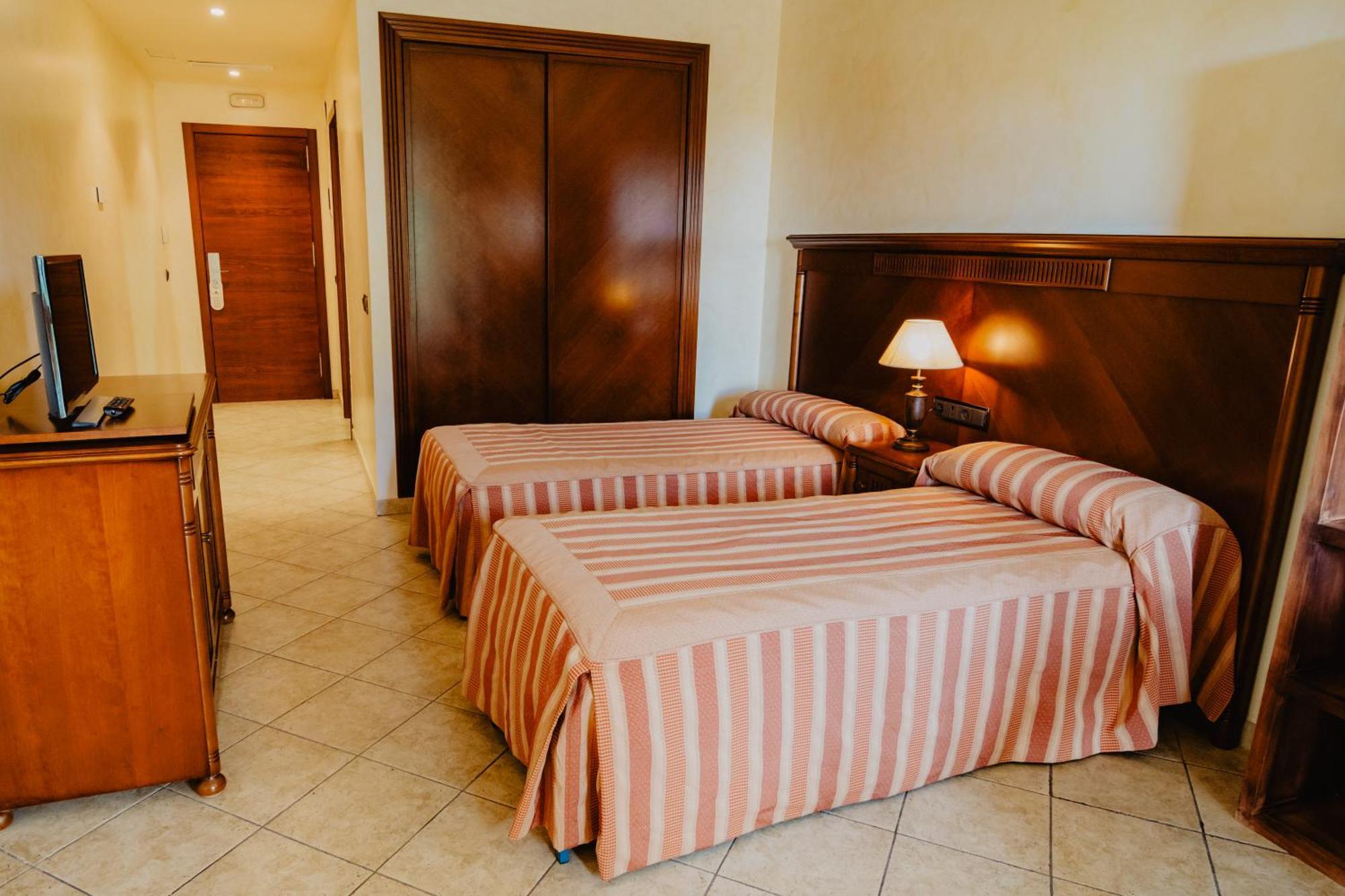 Hotel Hacienda Don Manuel Granja de Torrehermosa Bagian luar foto